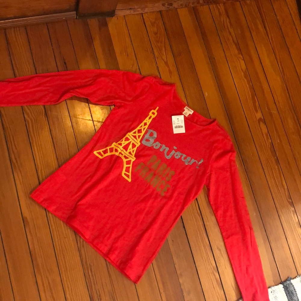 A red shirt with an Eiffel Tower on it.
